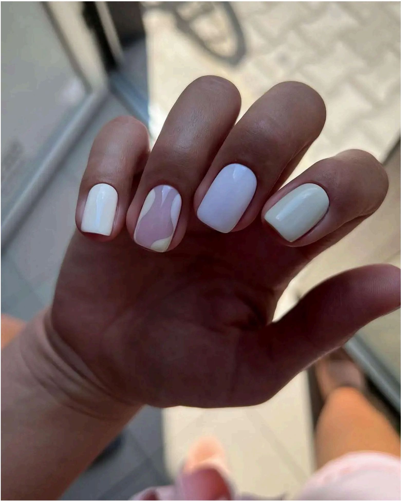 Fresh white nails with a dreamy wave swirl – giving those perfect ocean current vibes.
