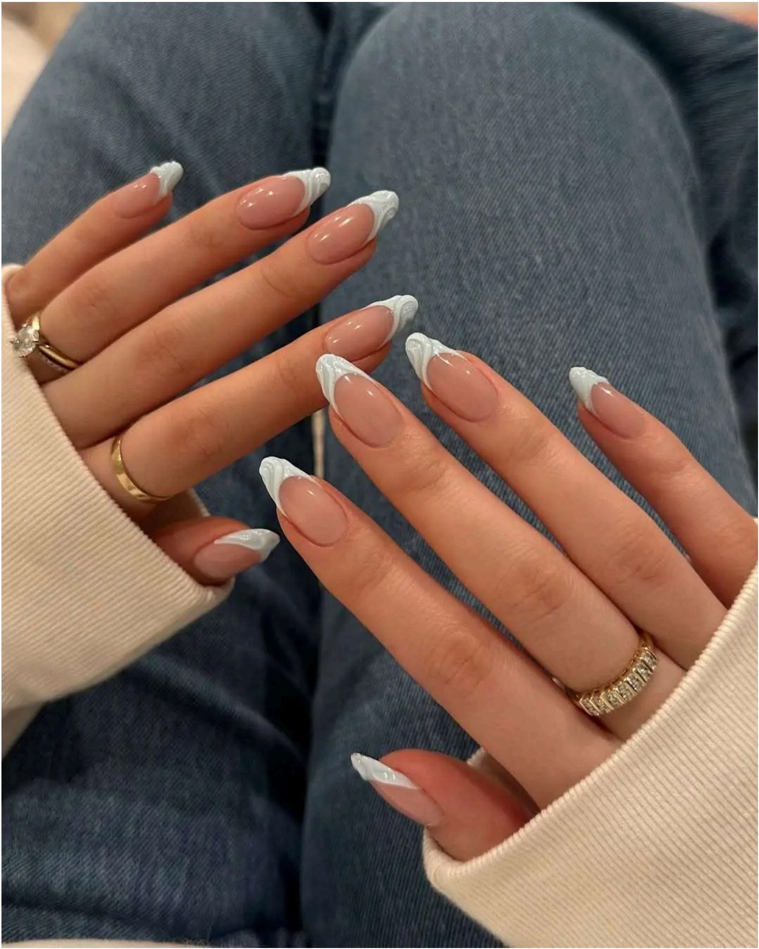 These sculptural white tips are giving major coastal goddess energy – like tiny ocean waves crashing on a nude beach base.