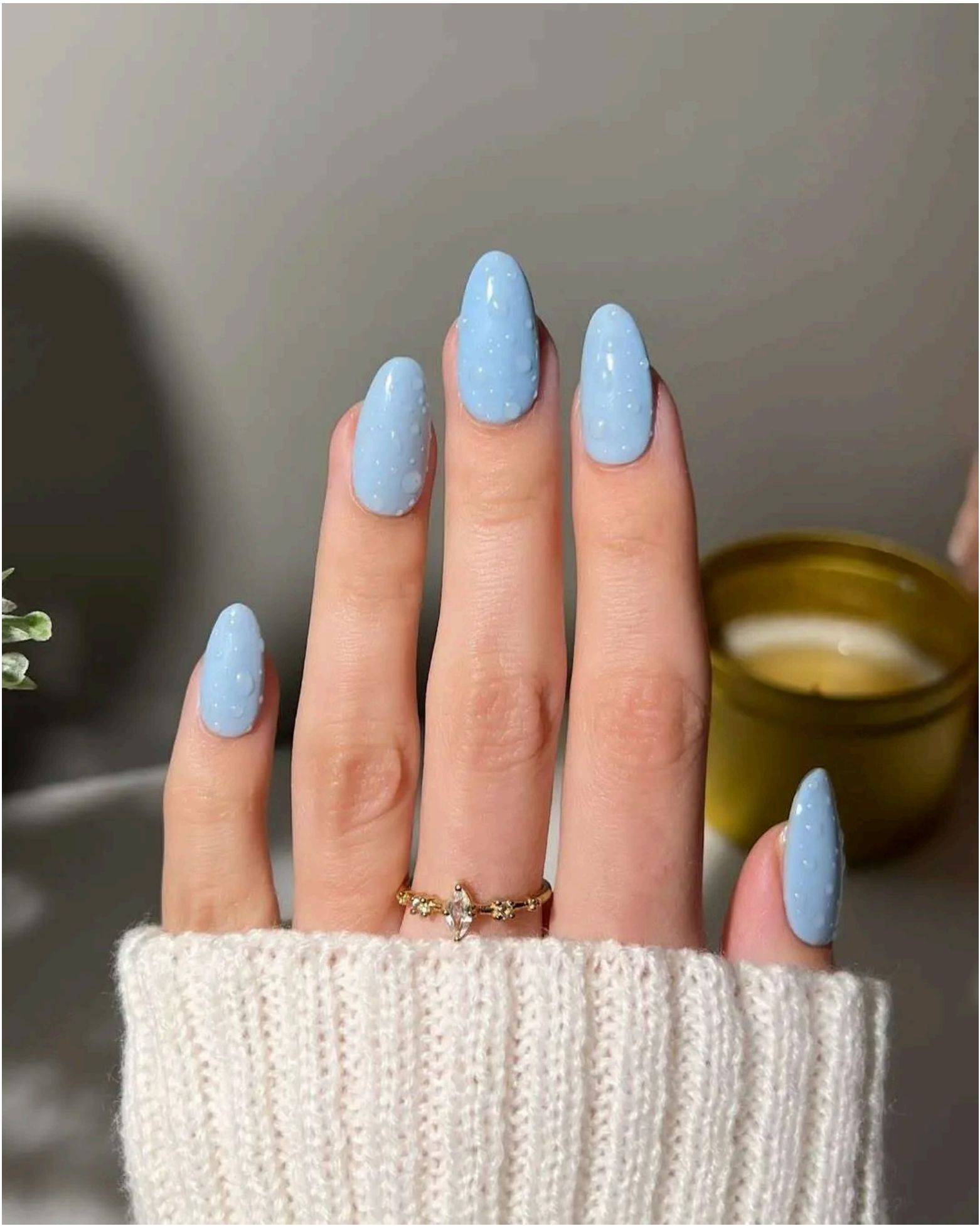 Baby blue almond nails with dainty dewdrop details – like a misty morning by the sea.